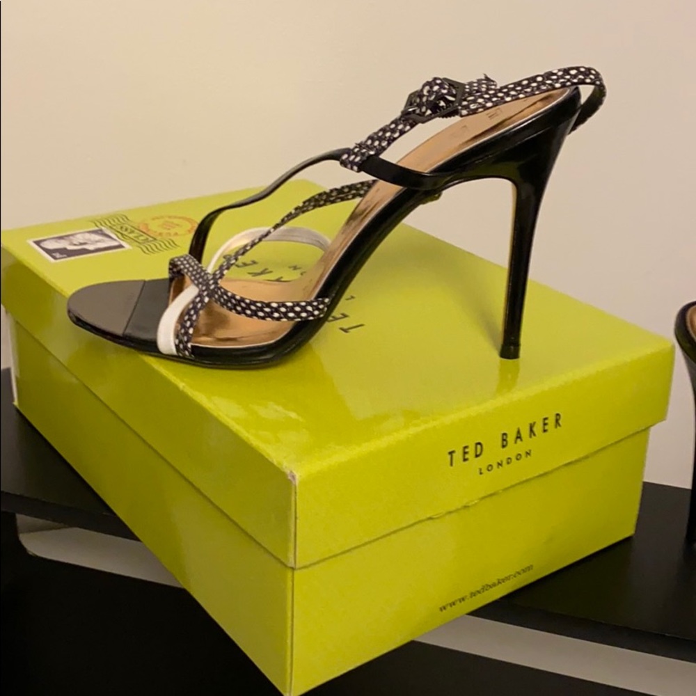 Ted Baker Theanaa Strappy Heel 8.5 M. Beautiful, classy shoe! New without box.